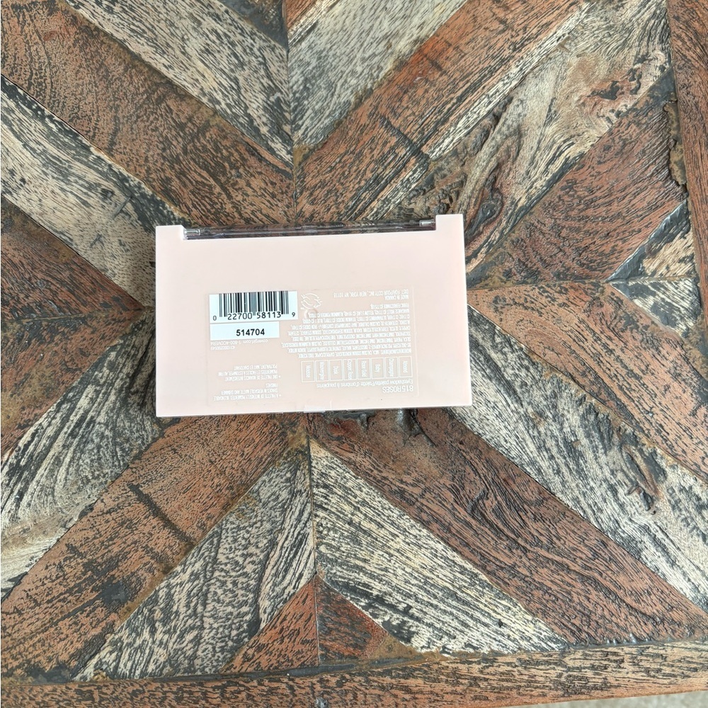 NWOT: COVERGIRL Eye Enhancer 8-Pan Eyeshadow Palette (“Nudes" 805 shade). - Picture 2 of 3